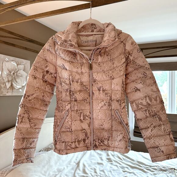 CALVIN KLEIN Packable Snakeskin Print Short Hooded Puffer Coat | XS - Picture 2 of 10